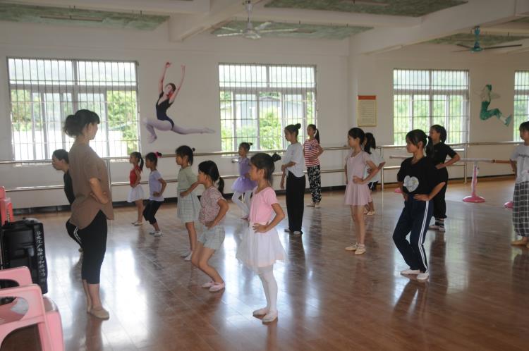 2022年青少年暑假免費藝術(shù)培訓(xùn)班